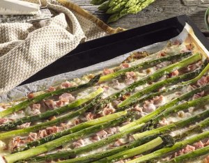 Recept: Asperge Flammkuchen