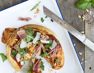 Recept: Spiraal pizza met serranoham en rucola