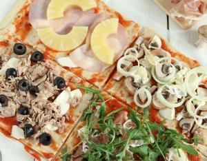 Recept: Plaatpizza met vier toppings