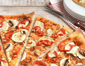 Recept: Pizza met 4 soorten groenten