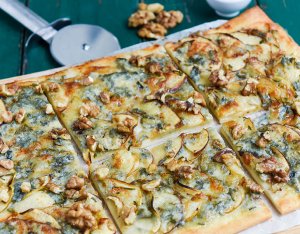 Recept: Pizza met appel en gorgonzola