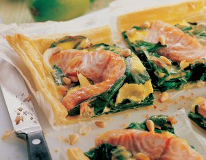 Plaattaart met zalm en snijbiet