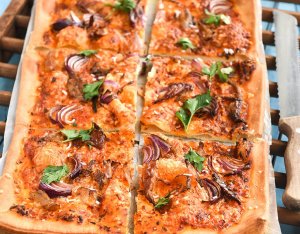 Recept: Spelt-pizza met gerookte makreel