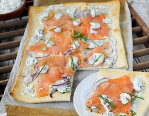 Recept: Speltpizza met gerookte zalm