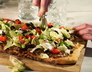 Recept: Pizza met gehakt, de tacopizza