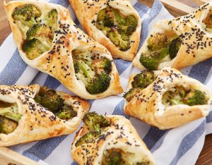 Recept: Bladerdeeg-broccolipakketjes