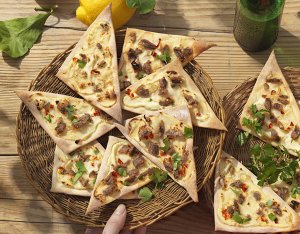 Recept: Flammkuchen met ansjovis en citroen