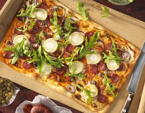 Recept: flammkuchen met chorizo en geitenkaas