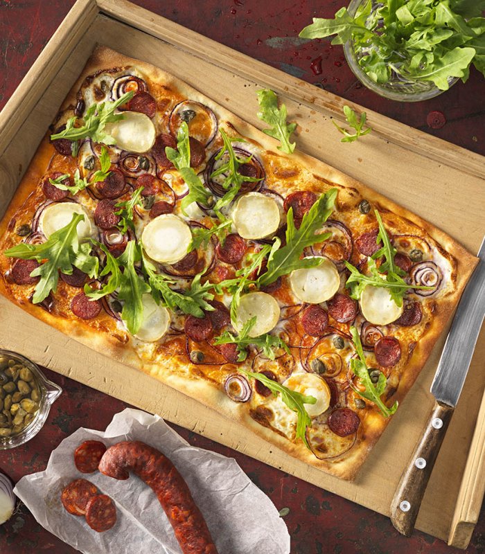 Flammkuchen met chorizo en geitenkaas - Tante Fanny