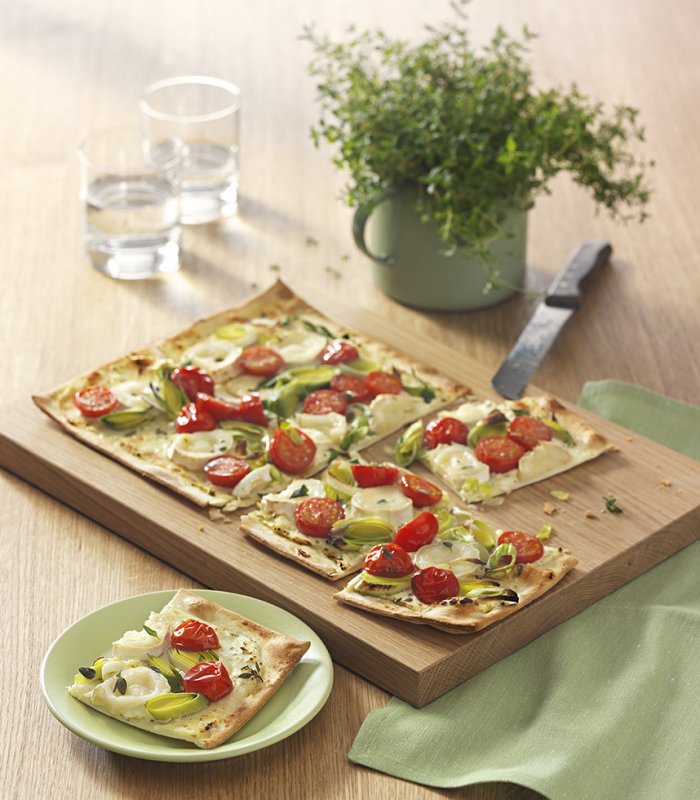 Flammkuchen met tomaat en geitenkaas - Tante Fanny