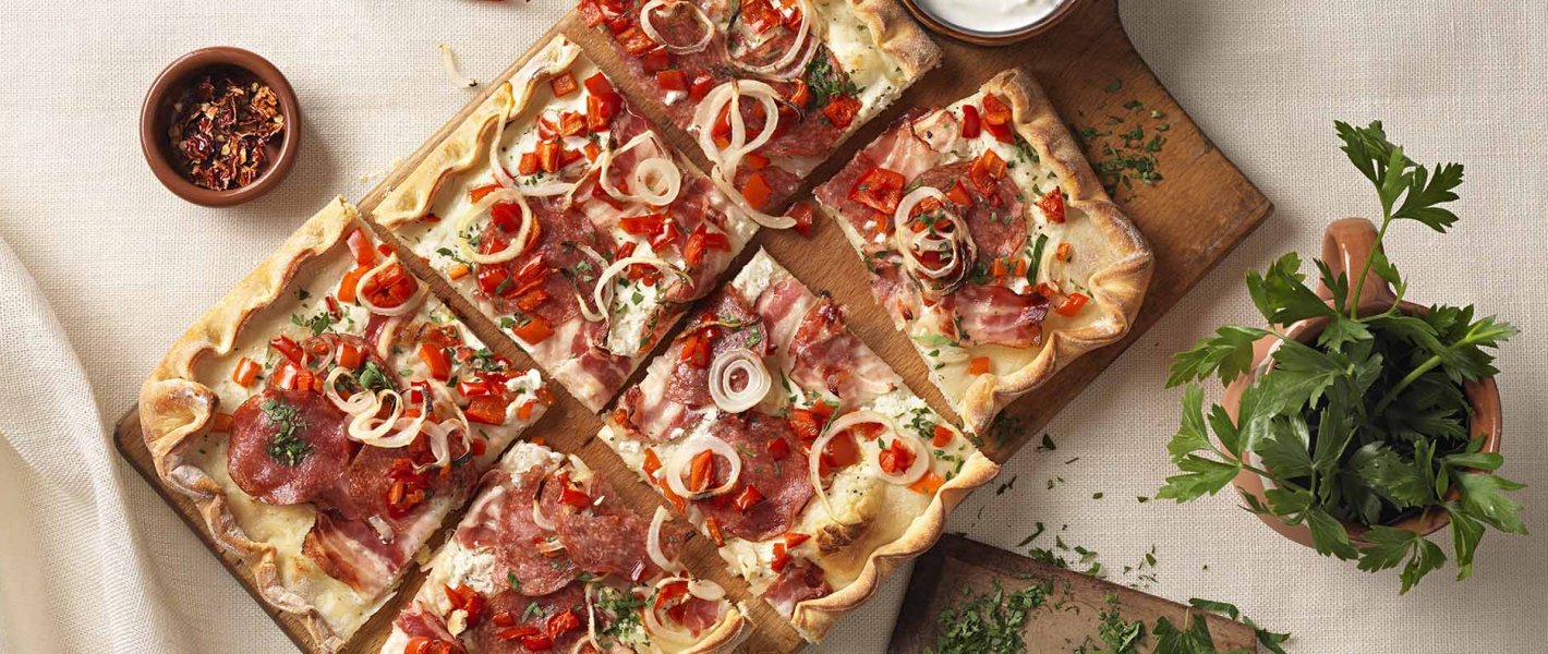 Recept: Hongaarse pizza met salami en paprika