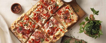 Recept: Hongaarse pizza met salami en paprika