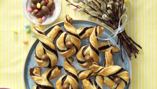 paashaasjes van bladerdeeg met pasta