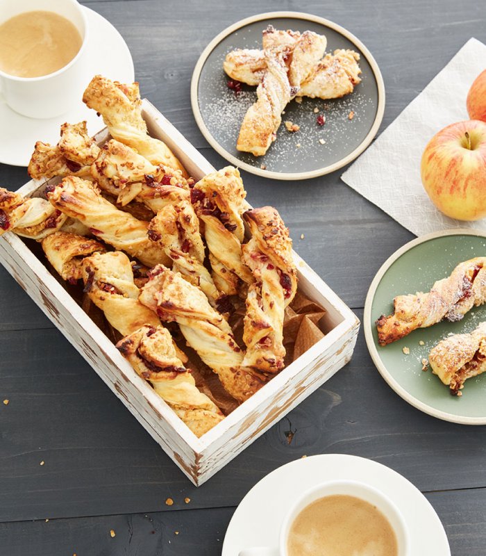 vegetarische snack: bladerdeegstengels met appel en havervlokken- Tante Fanny