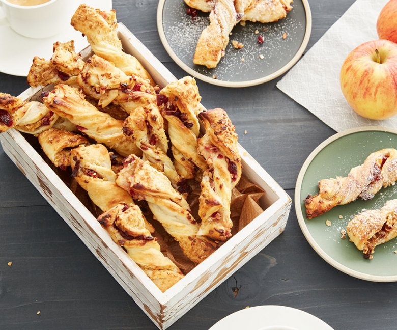 vegetarische snack: bladerdeegstengels met appel en havervlokken- Tante Fanny