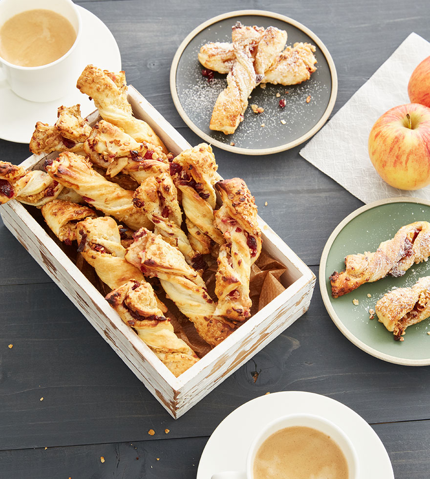 vegetarische snack: bladerdeegstengels met appel en havervlokken- Tante Fanny