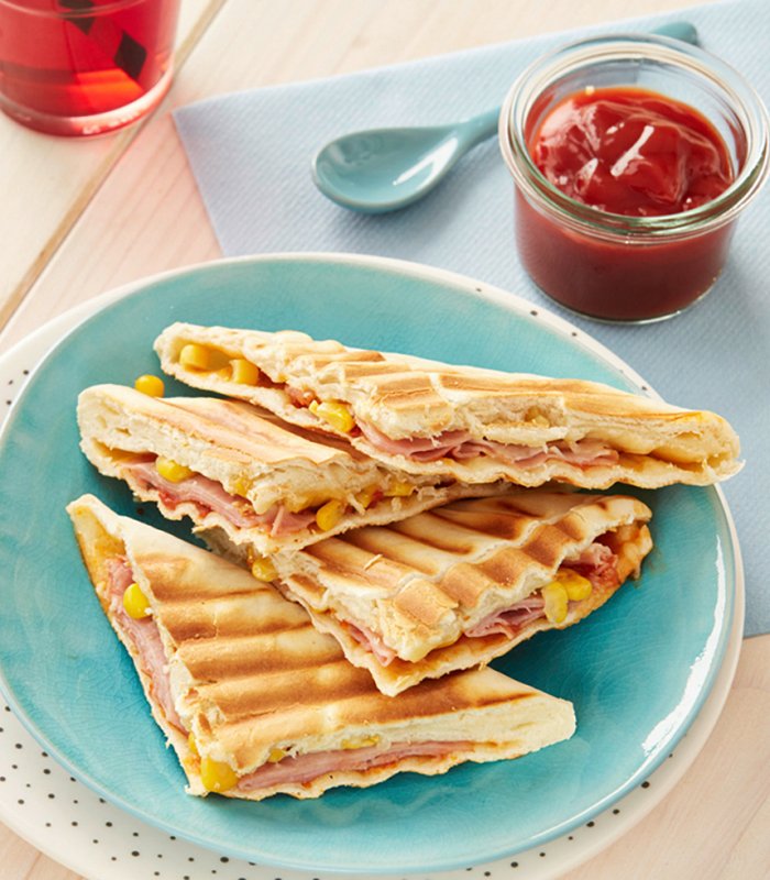 Flammkuchen tosti met ham en kaas - Tante Fanny flammkuchendeeg