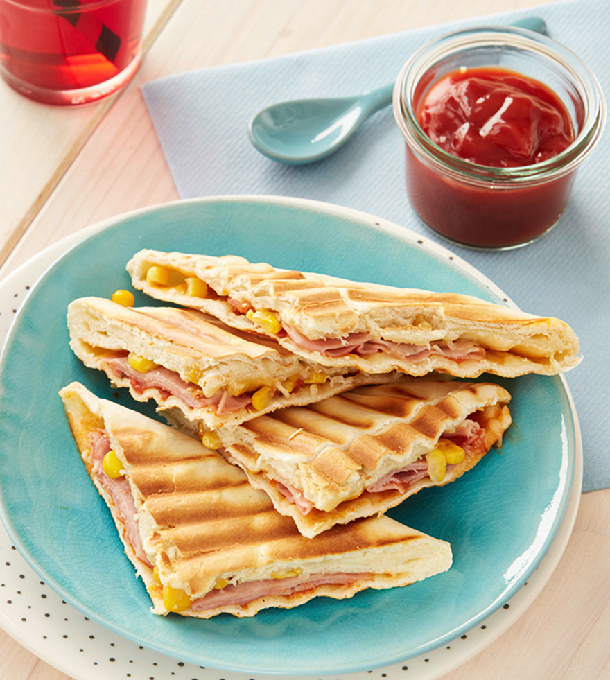 Flammkuchen tosti met ham en kaas - Tante Fanny flammkuchendeeg
