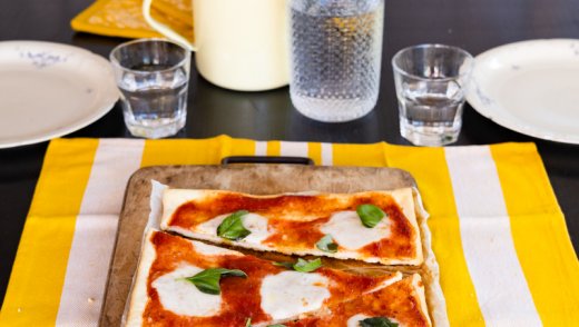 BBQ pizza margherita