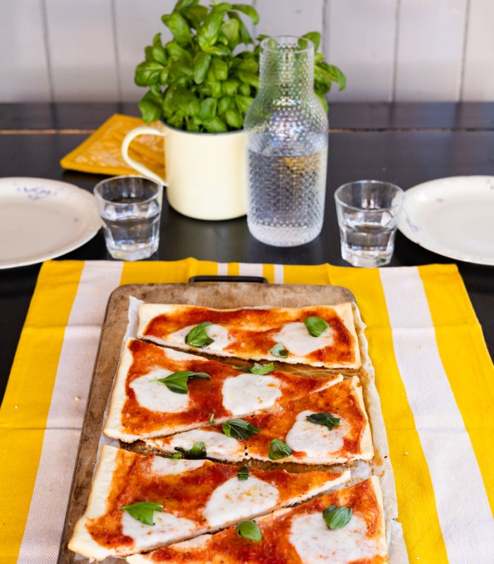 BBQ pizza margherita