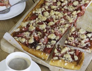 Recept: aardbeien kruimel plaattaart