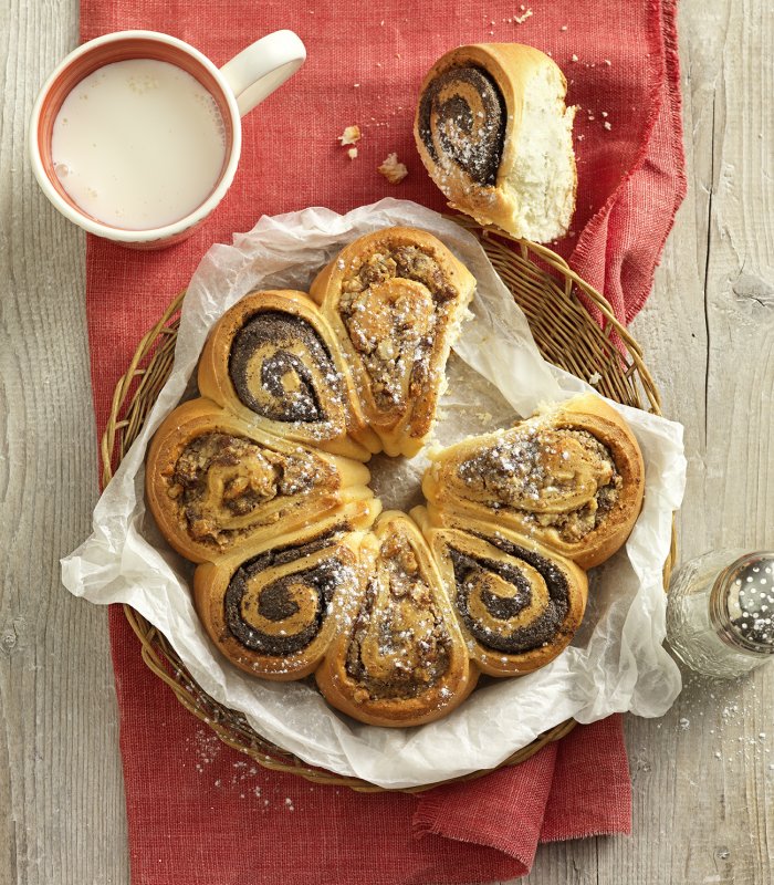 Recept - Walnoten broodkrans met rozijnen - vers gistdeeg - Tante Fanny
