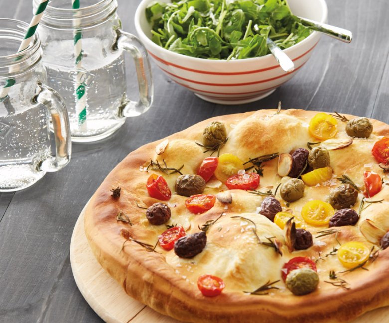 Recept- Olijf Tomaat Focaccia - vers pizzadeeg - Tante Fanny