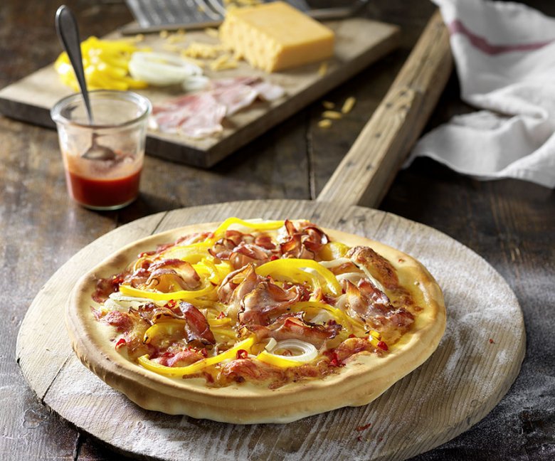 Recept - pizza bacon paprika - vers pizzadeeg -Tante Fanny