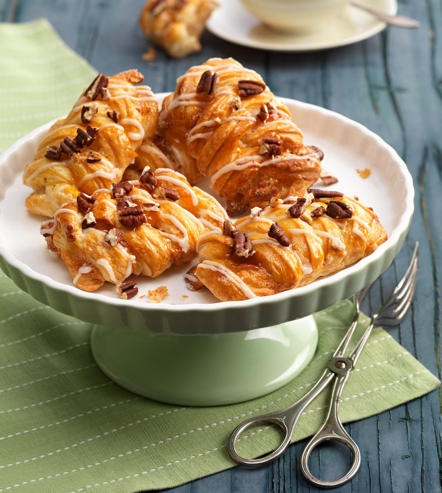 Pecan notenbroodjes van croissantdeeg