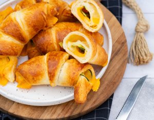 Recept: Jalapeño cheddar croissants met courgette