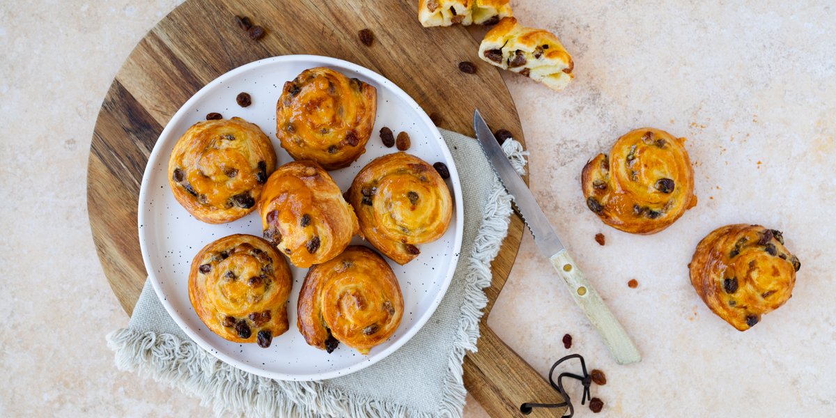 rozijnenbroodjes bakken