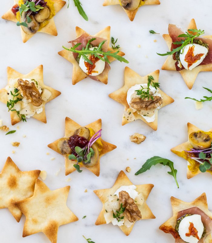 Vegan flammkuchen crostini