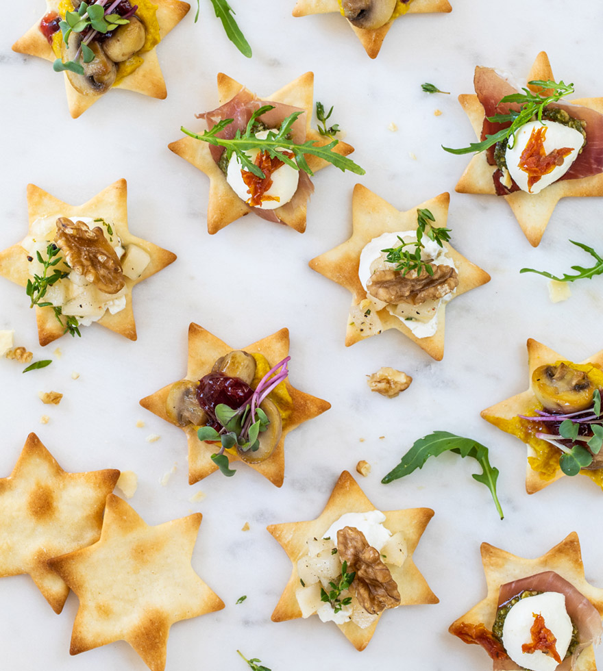 Vegan flammkuchen crostini