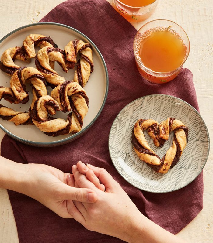 Valentijnsdag hartjes - chocolade bladerdeeg stengels