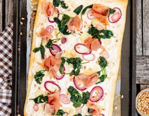 Recept: Pizza Bianca Prosciutto spinazie