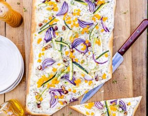 Recept: Flammkuchen met herfstgroenten