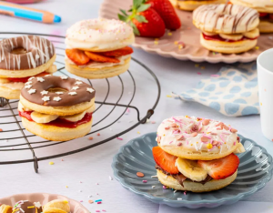 Fruitige, kleurrijke cronuts