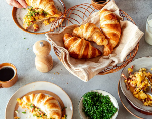 Croissants met eiersalade